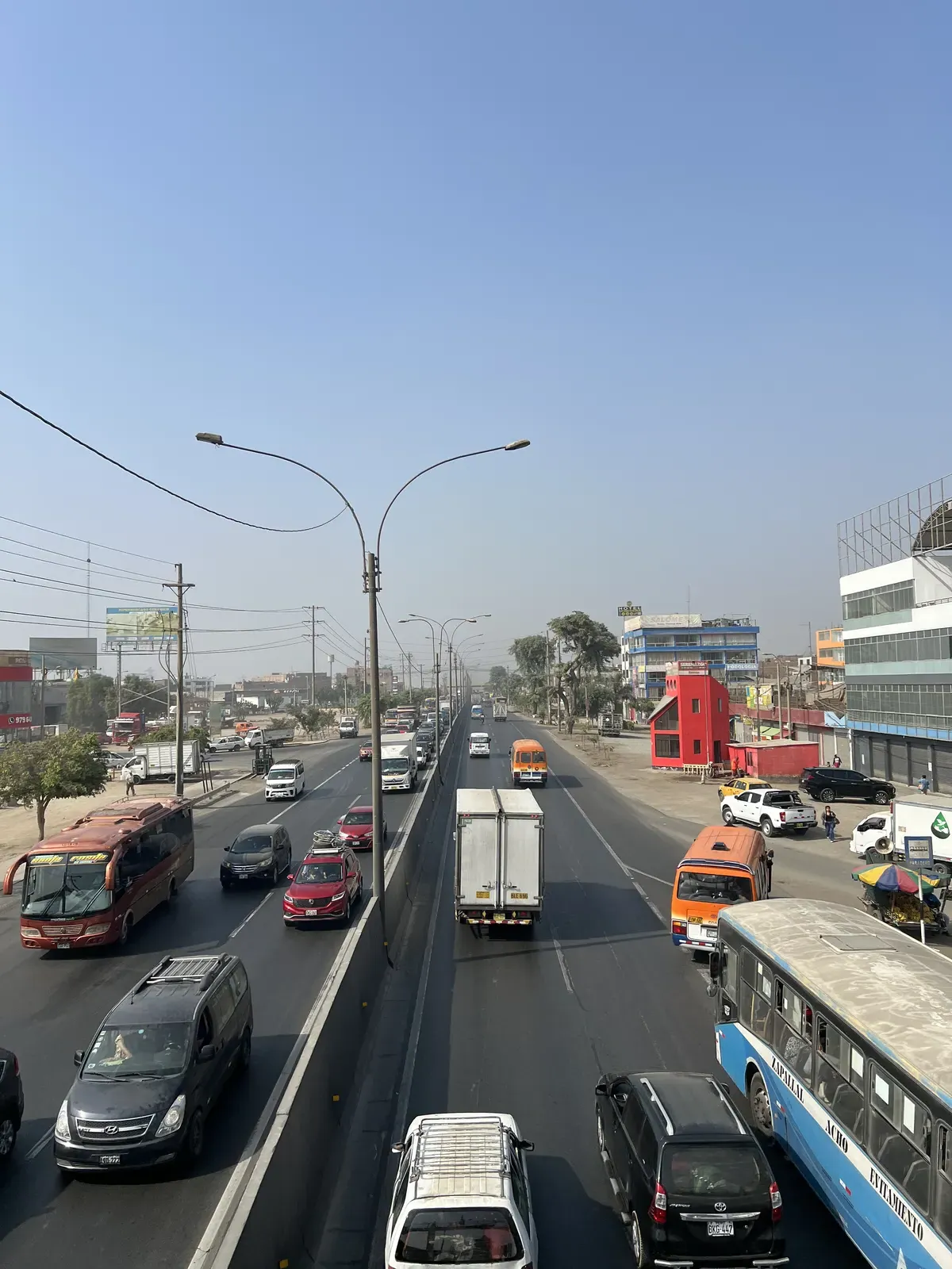 Transport łodzią po amazońskiej rzece